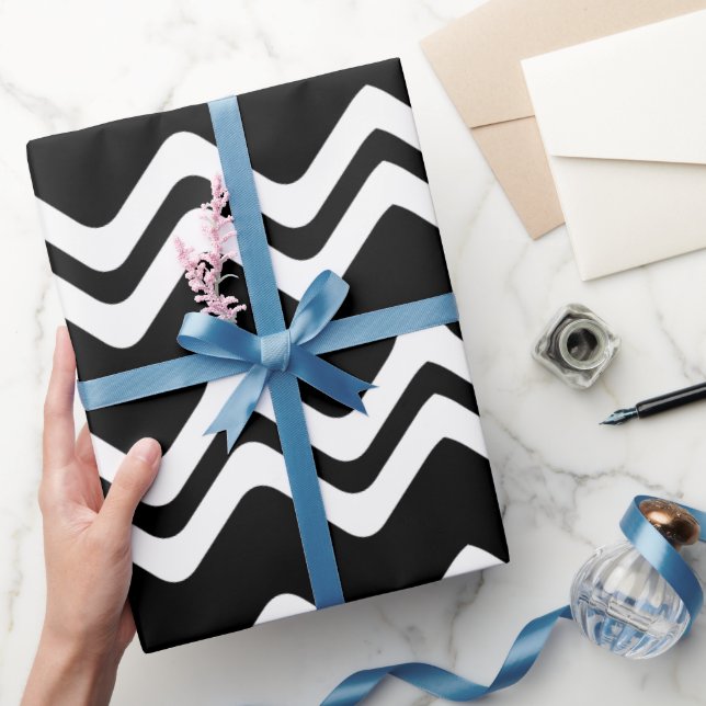 Zig Zag Muster mit zwei farbigen Linien Geschenkpapier (Schenken)