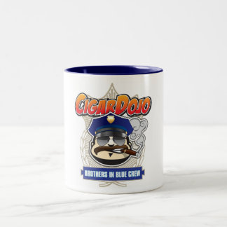 Zigarredojo-Brüder in der blauen Crew-Tasse Zweifarbige Tasse