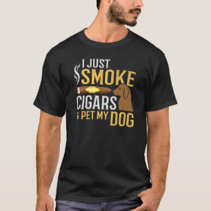 Zigarren rauchen und meinen Hund zum Hundefrauchen T-Shirt