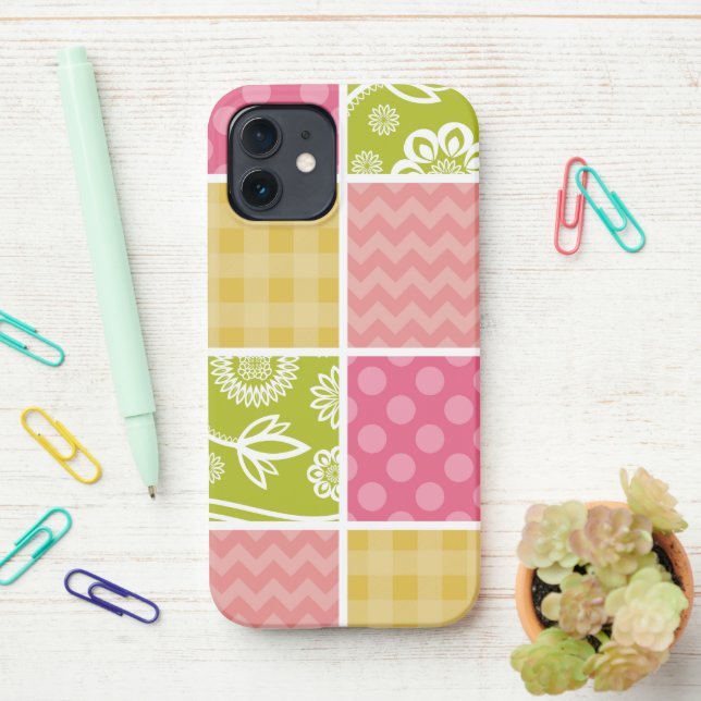 Zigzag, Zickzack, Polka Dots, Gingham, Patchwork iPhone 12 Hülle (Auf dem Schreibtisch)
