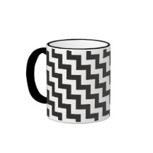 Zigzags Ringer-Tasse, Schwarz-Weiß-Chevronen
