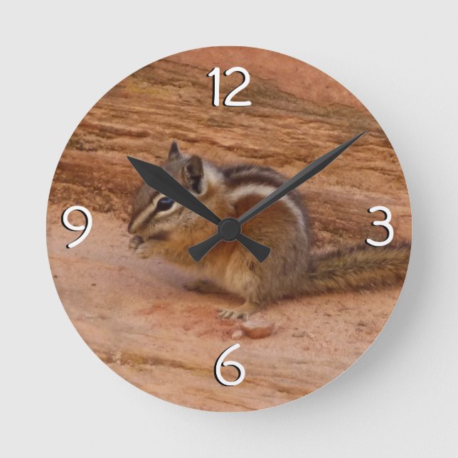 Zion Chipmunk auf Red Rocks Runde Wanduhr (Vorderseite)
