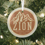 Zion National Park Utah USA Outdoor Retro Ornament Aus Glas<br><div class="desc">Zion National Park Utah USA Outdoor Wandergeschenke</div>