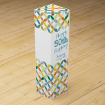 Zirkel gemustert mit dem Namen 50. Geburtstagswein Wein-Geschenkverpackung<br><div class="desc">Helle moderne,  mehrfarbige Weinkiste im runden Stil. Personalisieren Sie Ihre Empfänger mit Namen und Geburtstag Jahr. Derzeit liest glückliche 50. Geburtstag Sammy Vintagen Jahr. Entworfen von Sarah Trett.</div>