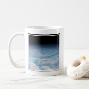 Zirkuläre Wolkenbildung über den Südpazifik. Kaffeetasse