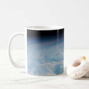 Zirkuläre Wolkenbildung über den Südpazifik. Kaffeetasse
