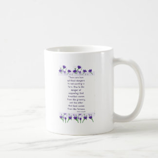 Zitat-Frühlings-Krokus-Blumen Aldo Leopold Kaffeetasse