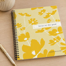 Zitat im Fokus auf das gute Blumenmuster-Notebook