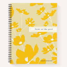 Zitat im Fokus auf das gute Blumenmuster-Notebook