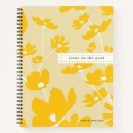 Zitat im Fokus auf das gute Blumenmuster-Notebook Notizbuch