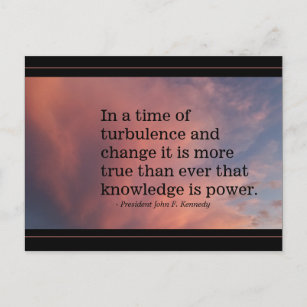 Zitat JFK Wissen ist Power Turbulente Veränderung Postkarte