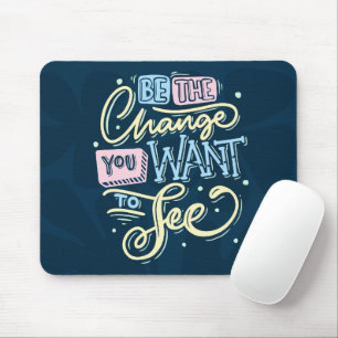 Zitat mit blauen und rosa Buchstaben Mousepad