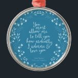Zitat von Jane Austen Pride und Prejudice Blumenko Ornament Aus Metall<br><div class="desc">Ideal für Buchliebhaber und Fans von Jane Austen. Dekorieren Sie Ihren Weihnachtsbaum mit diesem wunderschönen Buchschmuck mit einem blauen Blumendesign rund um das Zitat "Du musst mir erlauben, dir zu erzählen, wie leidenschaftlich ich dich bewundere und Liebe bewundere"- die Erklärung von Herrn Darcy zu Elizabeth Bennet in Jane Austers Pride...</div>