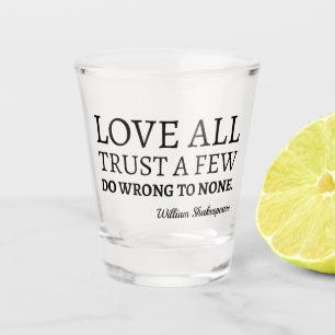 Zitat von Shakespeare - Liebe, Vertrauen und Falsc Schnapsglas
