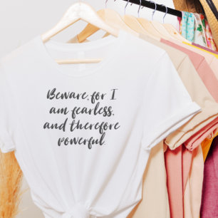 Zitierfreudige Frau in moderner Skript-Typografie T-Shirt