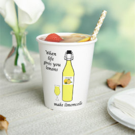 Zitronen zu Limoncello-Heißgetränken Pappbecher