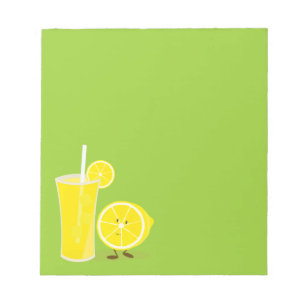 Zitronencharakter stehend nahe bei Limonade Notizblock