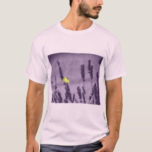 Zitronenfalter auf einem lila Lavendelfeld T-Shirt