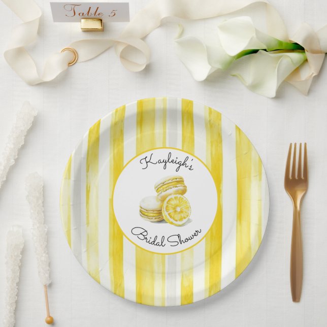 Zitronengelbe Streifen Macarons Brautparty Pappteller (Hochzeit)