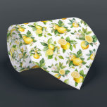 Zitronenmuster, Zitronen-Blume, Blätter, Zitrusfrü Krawatte<br><div class="desc">Elegantes, stilvolles und raffiniertes Muster mit Zitronen, Blume und Blätter. Modernes und trendiges Geschenk, perfekt für den Fruchtliebhaber in Ihrem Leben.</div>
