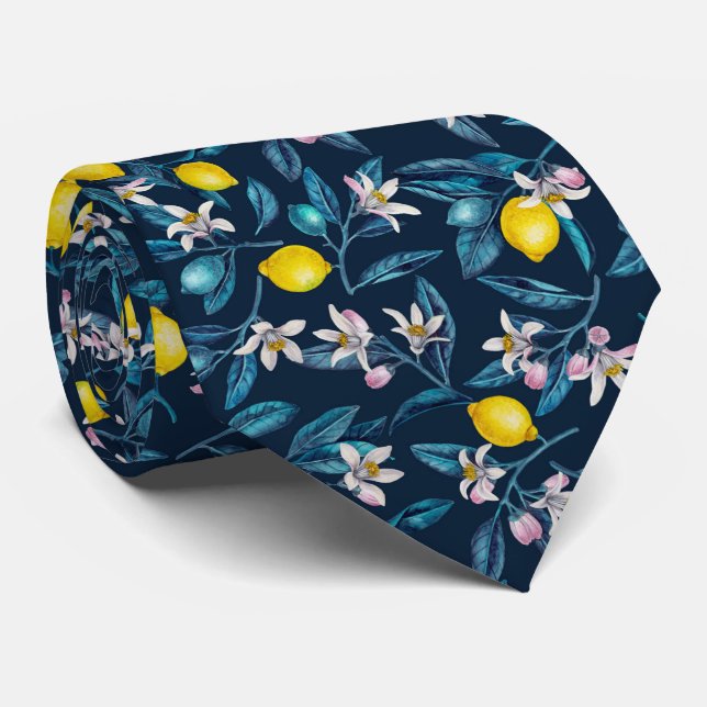 Zitronenzweige mit Blüten und blauen Früchten Krawatte (Gerollt)