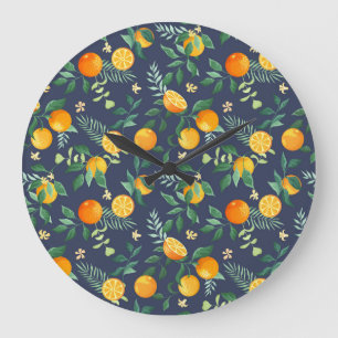 Zitrusfusion: Orangen mit tropischem Flair Große Wanduhr