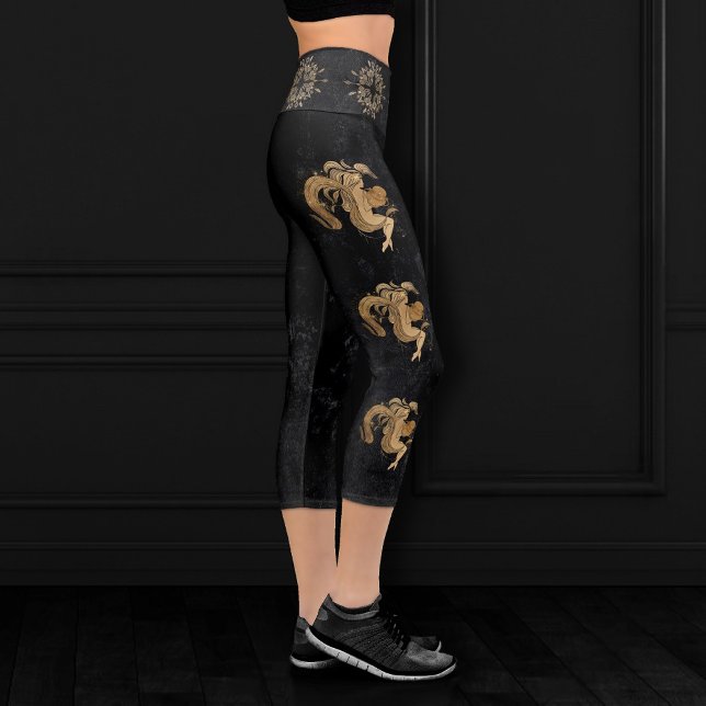 Zodiac Goddess | Cosmic Gold Aquarius Astrologie Capri Leggings (Von Creator hochgeladen)