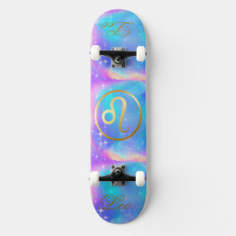 Zodiac Sign Leo Gold über farbenprächtigen Hinterg Skateboard