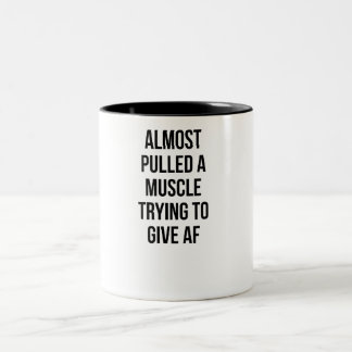 Zog fast einen Muskel, der versucht, AF-Slogan zu Zweifarbige Tasse