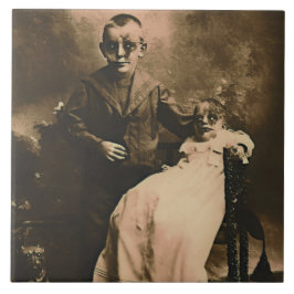 Zombie Siblings Fliese