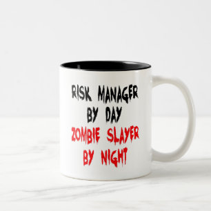 Zombie Slayer Risk Manager Zweifarbige Tasse