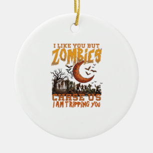 Zombies jagen uns Halloween-Friedhof-Halbmond Keramik Ornament
