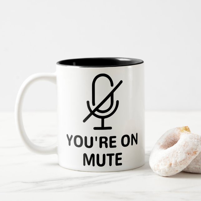 Zoom/Teams, die Sie bei einem Videoanruf sind Zweifarbige Tasse (Mit Donut)