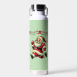 Zoomie Santa Christmas Trinkflasche<br><div class="desc">Mein energiegeladenes Pelzbaby, das hin und her zoomte, inspirierte dieses lustige Weihnachtsdesign. Es ist auch mein erstes Mal, dass ich künstlerische KI-Werke benutze, da ich immer noch an meinen Fähigkeiten arbeite, um Menschen zeichnen. Ich kann mir leicht vorstellen, dass Santa am Nordpol herumläuft, besonders im Dezember! Ich wünsche dir frohe...</div>