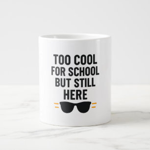Zu cool für die Schule, aber trotzdem hier – Zurüc Jumbo-Tasse