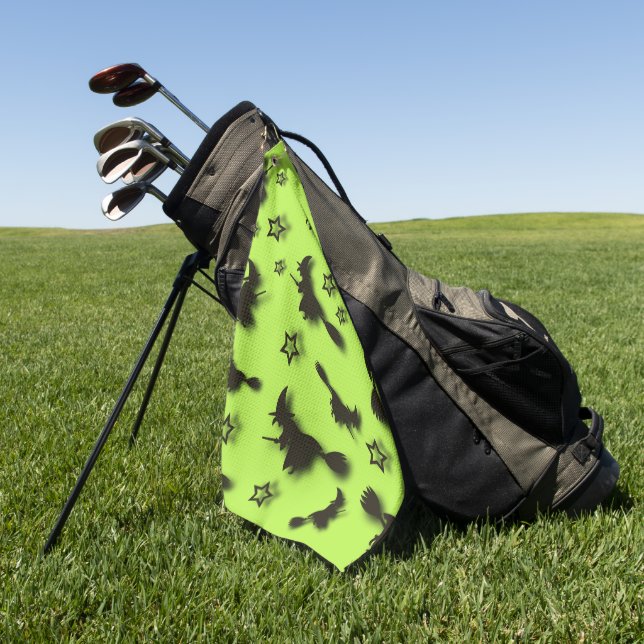 Zu Halloween Abend 3D unter Sternen fliegen Golfhandtuch (Gras)