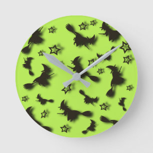 Zu Halloween Abend 3D unter Sternen fliegen Runde Wanduhr