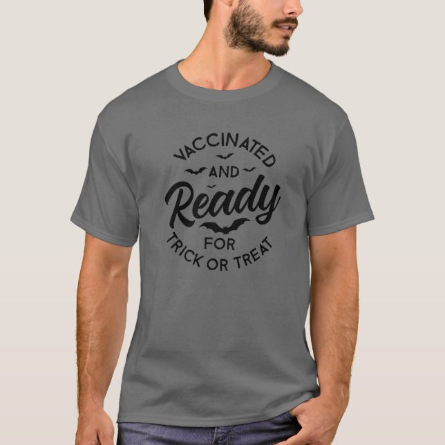 zu Halloween geimpft und für Trick oder Leckereien T-Shirt (Vorderseite)