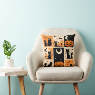 Zu Halloween gibt es schwarze Katzen, Kürbis und F Kissen