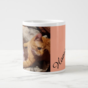Zu Hause allein, Katze spielt mit Maus Jumbo-Tasse