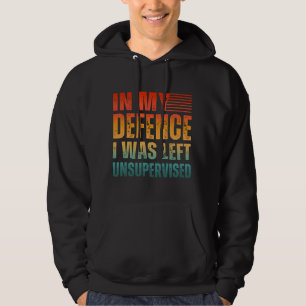 ZU MEINER VERTEIDIGUNG WURDE ICH ALLEINE GELASSEN HOODIE