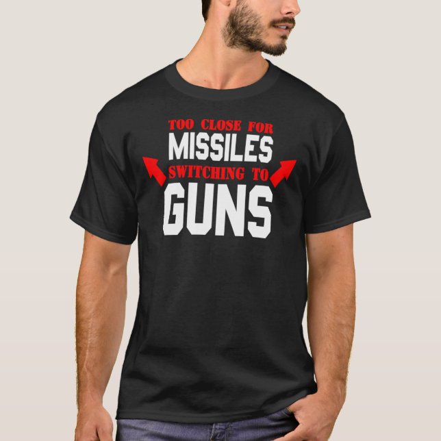 Zu Nah für Raketen, die auf Waffen umsteigen T-Shirt (Vorderseite)