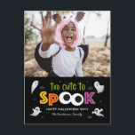 Zu Niedlich, um Halloween Foto Card Postkarte zu v<br><div class="desc">Feiern Sie mit dieser modernen Halloween-Karte von Berry Berry Sweet die sprichwörtliche Nacht des Jahres. Besuchen Sie berryberrysweet.com für stilvolle Schreibwaren und personalisierte Geschenke.</div>