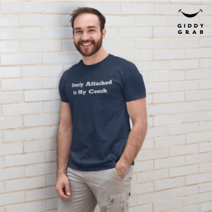 Zu sehr an mein Sofa gebunden Lustige Charakter-Zi T-Shirt
