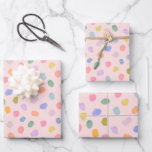 Zuckerpunkte Geschenkpapier Set<br><div class="desc">Eine süße pfirsichfarbene Tasche mit bonbonfarbenen Punkten im Wasserfarben-Stil. Perfekt für Kinder, Babypartys, Geburtstage und elegante, schlichte Anlässe. Dieses süße Konfetti-Punkte-Design zeigt handgemalte, pinselartige Flecken in pastellfarbenen Regenbogenfarben (Mint, Pfirsich, Buttergelb, Himmelblau, Lavendel, sanftes Korallenrot), die auf einem hellen rosafarbenen Hintergrund verstreut sind. Die zauberhafte, geschlechtsneutrale Farbpalette macht sie ideal für...</div>