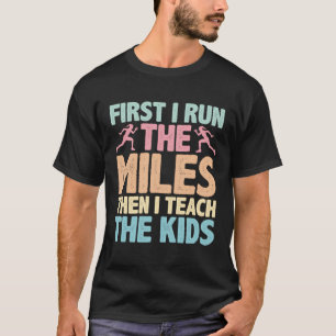 Zuerst führe ich die Meilen und dann lehre ich die T-Shirt