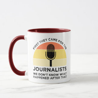 Zuerst kamen sie zu Journalisten Tasse