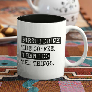 Zuerst trinke ich den Kaffee dann tue ich die Ding Zweifarbige Tasse