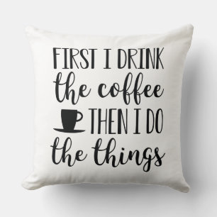 Zuerst trinke ich den Kaffee Kissen