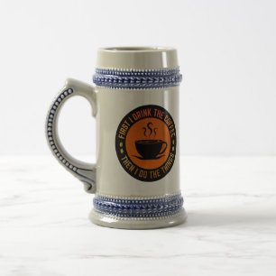 Zuerst trinke ich Kaffee, dann mache ich die Sache Bierglas